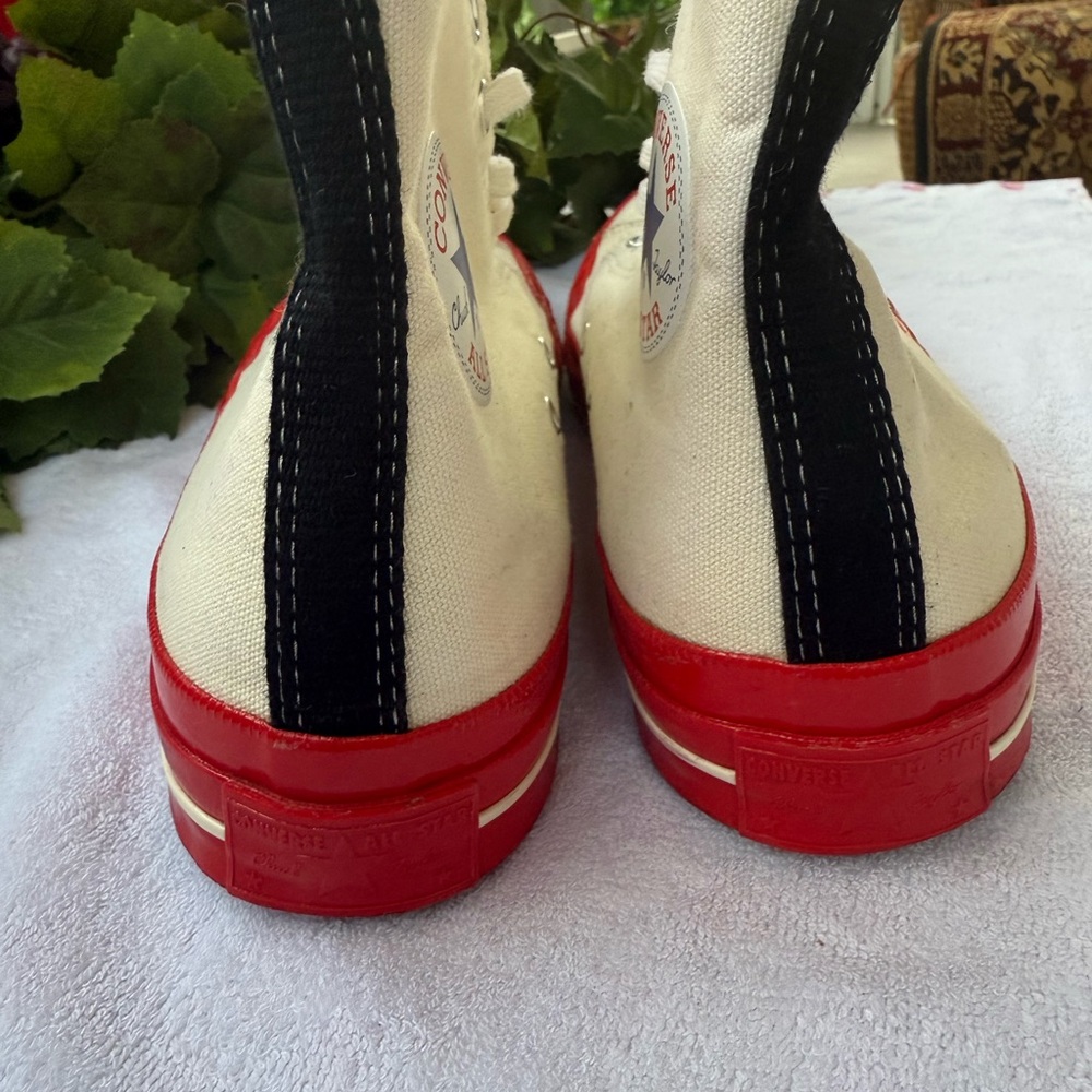 Sneakers with Red Heart Design - Picture 11 of 12